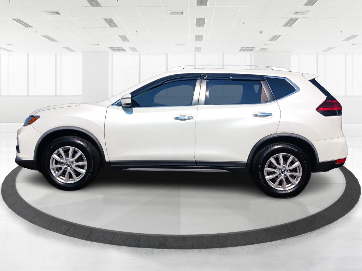 2017 Nissan Rogue SV AWD (KNMAT2MV9HP) with an 2.5L L4 DOHC 16V engine, Continuously Variable Transmission transmission, located at 1184 Kauffman Ave, Fairborn, OH, 45324, (937) 908-9800, 39.807072, -84.030914 - Photo#5