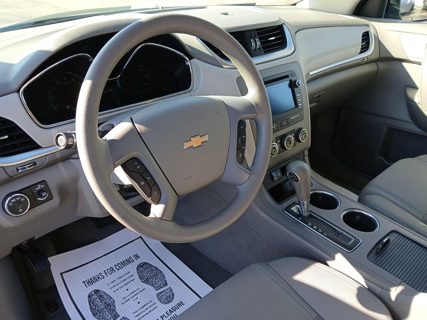 2017 Chevrolet Traverse LS AWD w/PDC (1GNKVFED0HJ) with an 3.6L V6 DOHC 24V engine, 6-Speed Automatic transmission, located at 4508 South Dixie Dr, Moraine, OH, 45439, (937) 908-9800, 39.689976, -84.218452 - Third Row - Photo#8