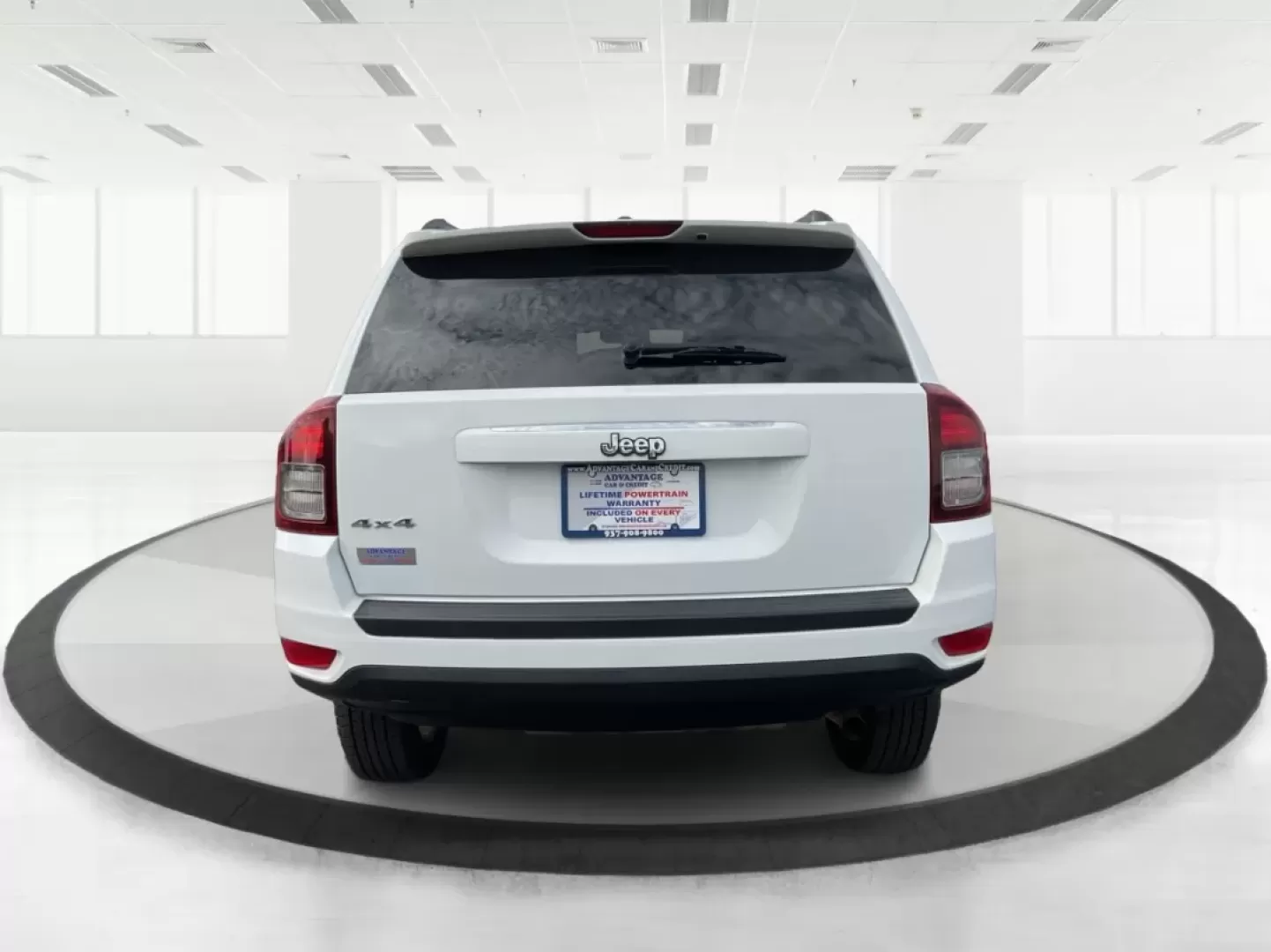 2015 Jeep Compass Sport (1C4NJDBB6FD) with an 2.4L I-4 DOHC engine, located at 880 E. National Road, Vandalia, OH, 45377, (937) 908-9800, 39.891918, -84.183594 - **Explore Adventure and Comfort with the 2015 Jeep Compass Sport at Advantage Car and Credit!**<br /> <br /> Whether you're navigating your daily commute or embarking on a weekend getaway, the 2015 Jeep Compass Sport is designed with versatility in mind. With a spacious interior and rugged capabilit - Photo#3