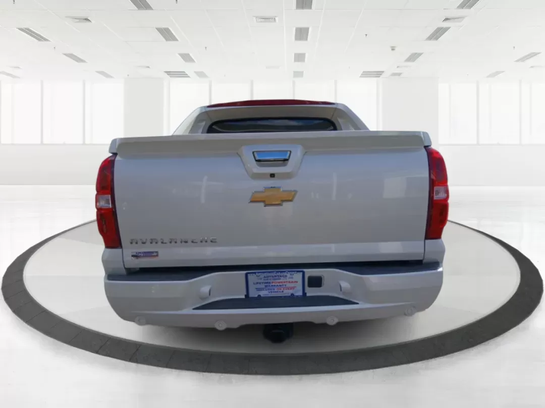 2013 Chevrolet Avalanche LTZ 4WD (3GNTKGE78DG) with an 5.3L V8 OHV 16V FFV engine, 4-Speed Automatic transmission, located at 8750 N County Rd 25A, Piqua, OH, 45356, (937) 908-9800, 40.164391, -84.232513 - 2013 Chevrolet Avalanche LTZ 4WD - Photo#4