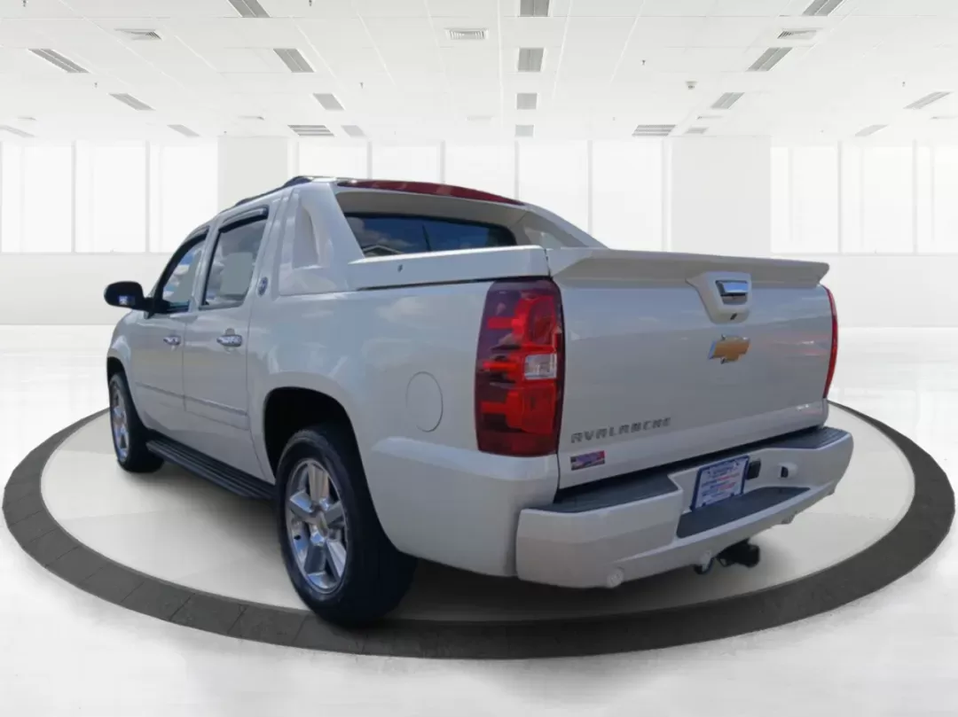 2013 Chevrolet Avalanche LTZ 4WD (3GNTKGE78DG) with an 5.3L V8 OHV 16V FFV engine, 4-Speed Automatic transmission, located at 8750 N County Rd 25A, Piqua, OH, 45356, (937) 908-9800, 40.164391, -84.232513 - 2013 Chevrolet Avalanche LTZ 4WD - Photo#5
