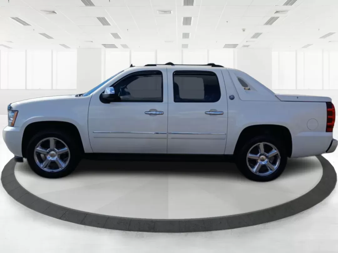 2013 Chevrolet Avalanche LTZ 4WD (3GNTKGE78DG) with an 5.3L V8 OHV 16V FFV engine, 4-Speed Automatic transmission, located at 8750 N County Rd 25A, Piqua, OH, 45356, (937) 908-9800, 40.164391, -84.232513 - 2013 Chevrolet Avalanche LTZ 4WD - Photo#6