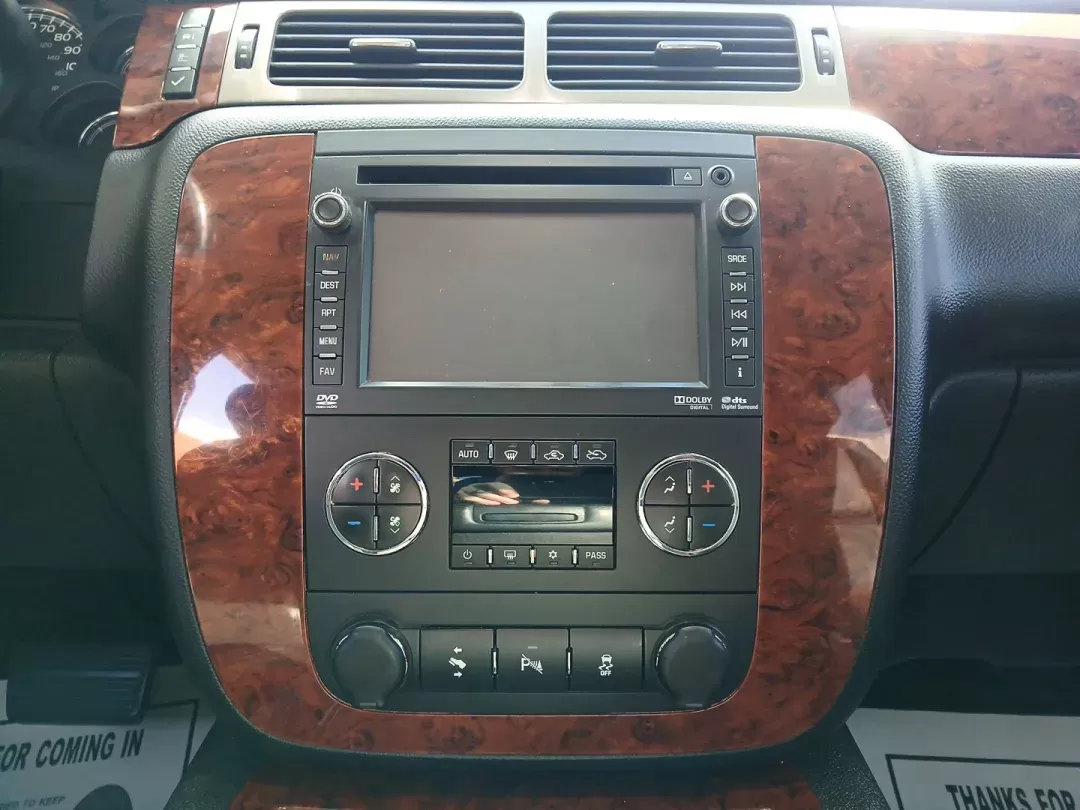 2013 Chevrolet Avalanche LTZ 4WD (3GNTKGE78DG) with an 5.3L V8 OHV 16V FFV engine, 4-Speed Automatic transmission, located at 8750 N County Rd 25A, Piqua, OH, 45356, (937) 908-9800, 40.164391, -84.232513 - 2013 Chevrolet Avalanche LTZ 4WD - Photo#13