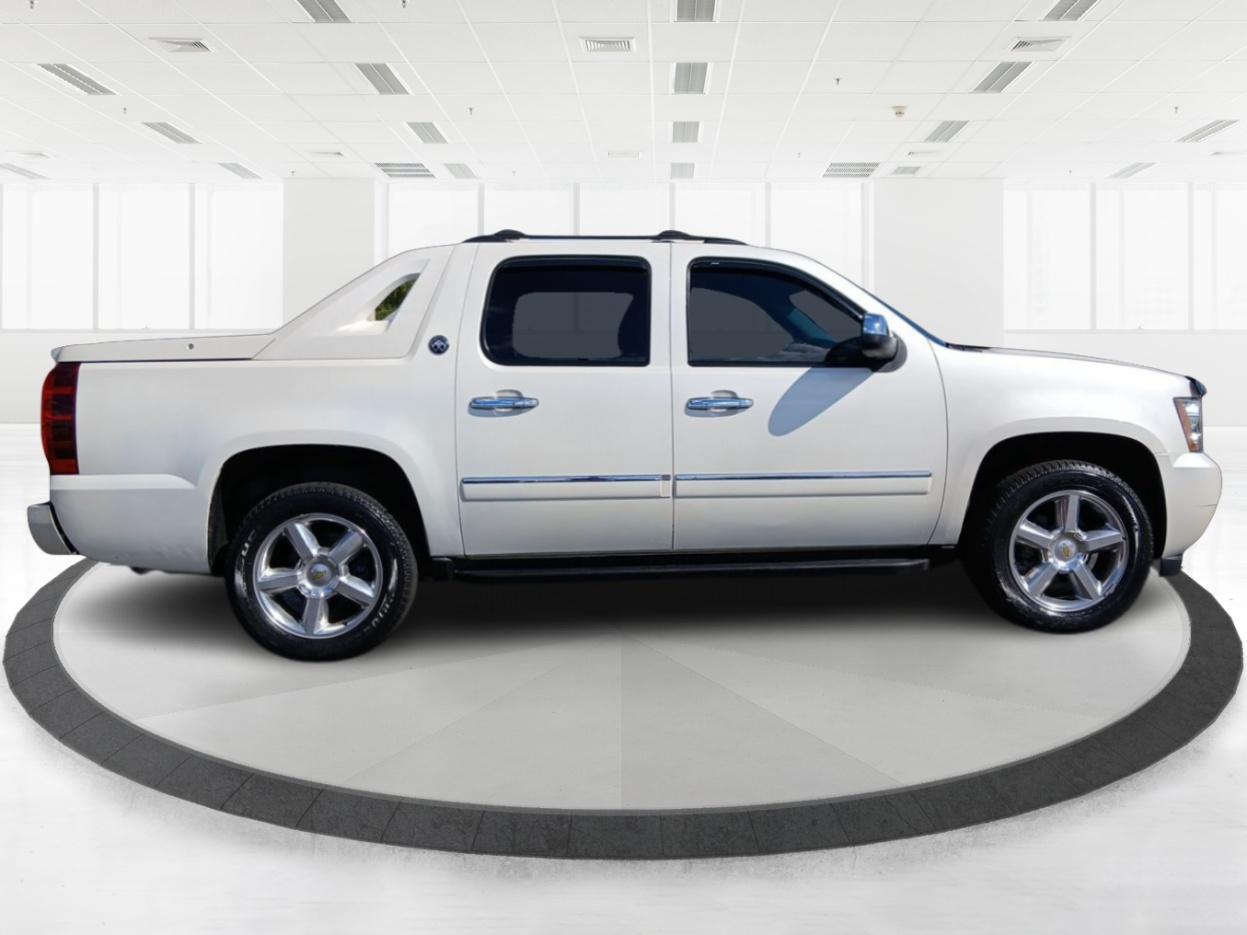 2013 Chevrolet Avalanche LTZ 4WD (3GNTKGE78DG) with an 5.3L V8 OHV 16V FFV engine, 4-Speed Automatic transmission, located at 1230 East Main St, Xenia, OH, 45385, (937) 908-9800, 39.688026, -83.910172 - 2013 Chevrolet Avalanche LTZ 4WD - Photo#1