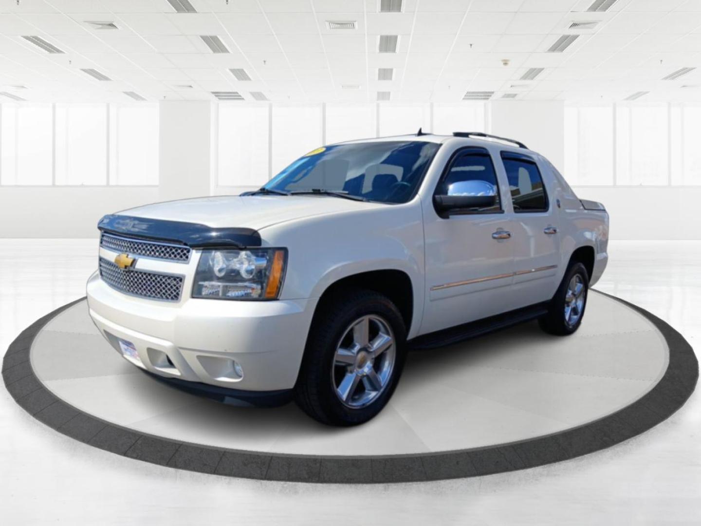 2013 Chevrolet Avalanche LTZ 4WD (3GNTKGE78DG) with an 5.3L V8 OHV 16V FFV engine, 4-Speed Automatic transmission, located at 1230 East Main St, Xenia, OH, 45385, (937) 908-9800, 39.688026, -83.910172 - Photo#7