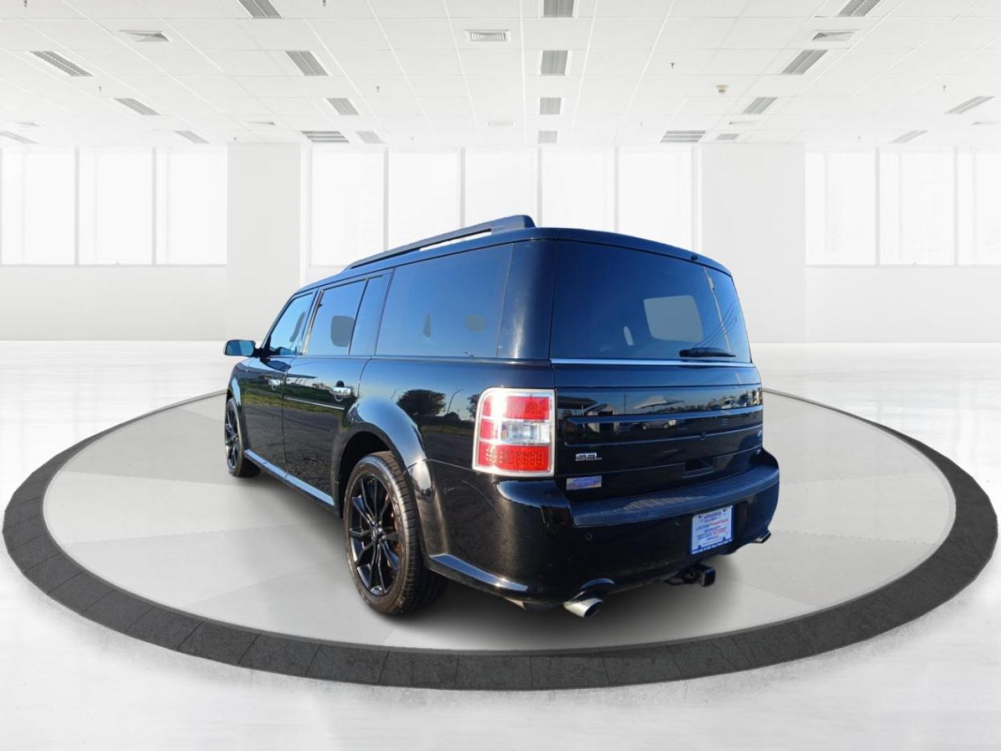 2018 Ford Flex Limited AWD (2FMHK6D8XJB) with an 3.5L V6 DOHC 24V engine, 6-Speed Automatic Overdrive transmission, located at 1184 Kauffman Ave, Fairborn, OH, 45324, (937) 908-9800, 39.807072, -84.030914 - Photo#4