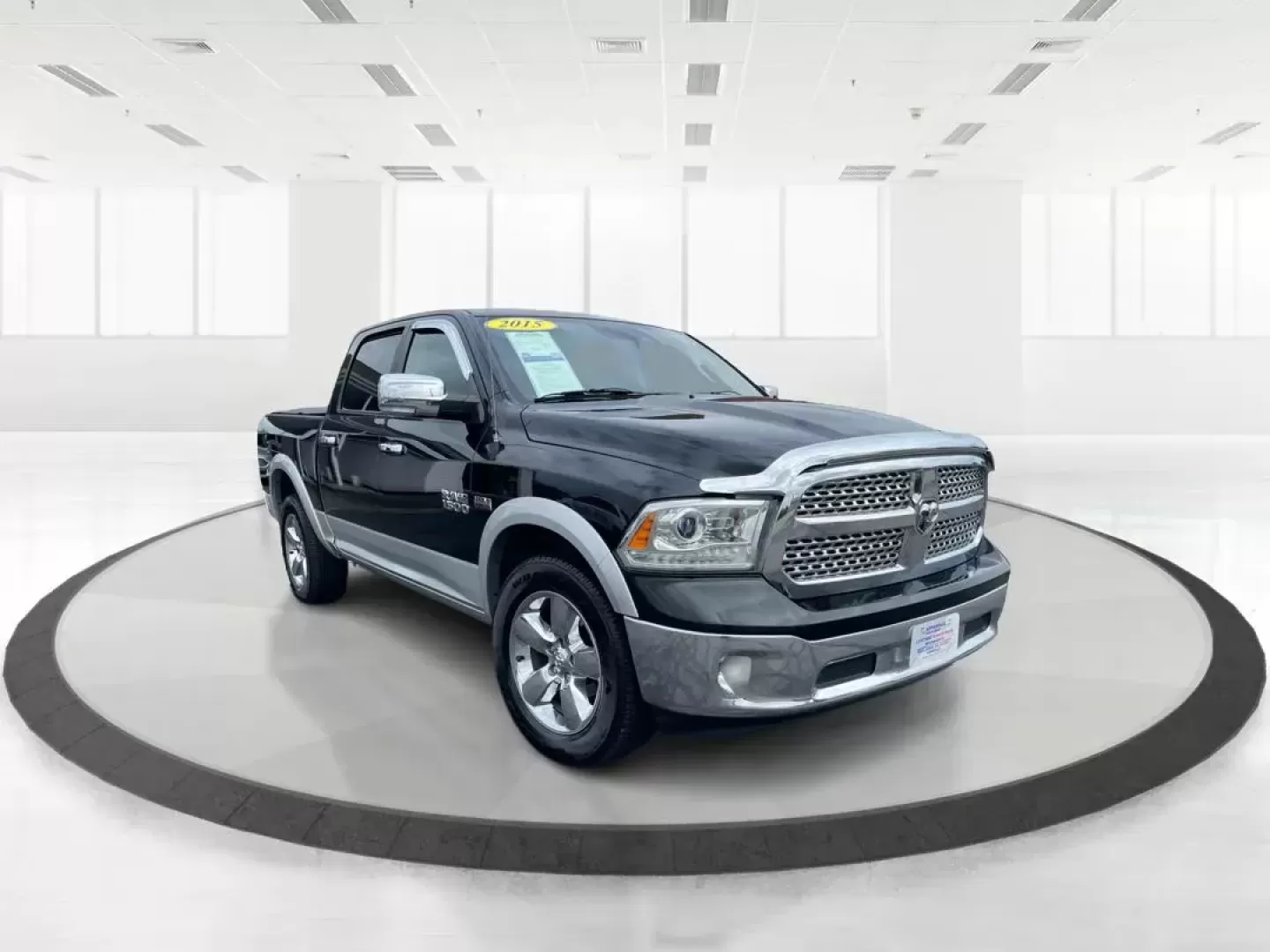 2015 Ram 1500 Laramie Crew Cab SWB 4WD (1C6RR7NT7FS) with an 5.7L V8 OHV 16V engine, 8-Speed Automatic transmission, located at 1230 East Main St, Xenia, OH, 45385, (937) 908-9800, 39.688026, -83.910172 - Photo#0