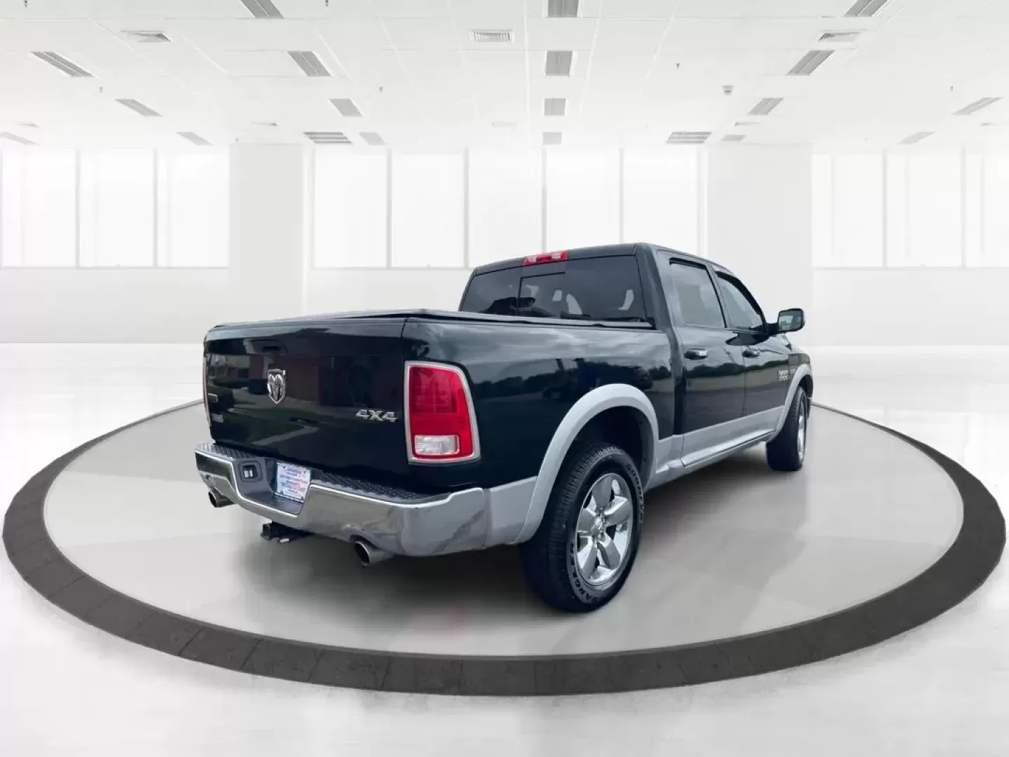 2015 Ram 1500 Laramie Crew Cab SWB 4WD (1C6RR7NT7FS) with an 5.7L V8 OHV 16V engine, 8-Speed Automatic transmission, located at 1230 East Main St, Xenia, OH, 45385, (937) 908-9800, 39.688026, -83.910172 - Photo#2