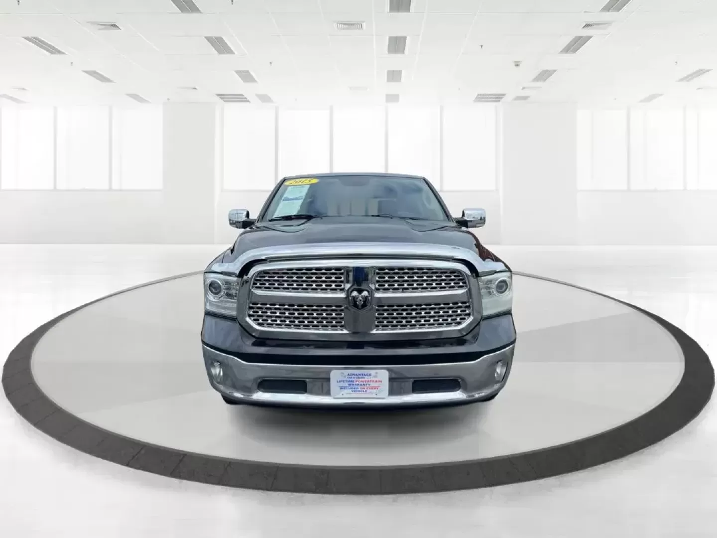 2015 Ram 1500 Laramie Crew Cab SWB 4WD (1C6RR7NT7FS) with an 5.7L V8 OHV 16V engine, 8-Speed Automatic transmission, located at 1230 East Main St, Xenia, OH, 45385, (937) 908-9800, 39.688026, -83.910172 - Photo#7