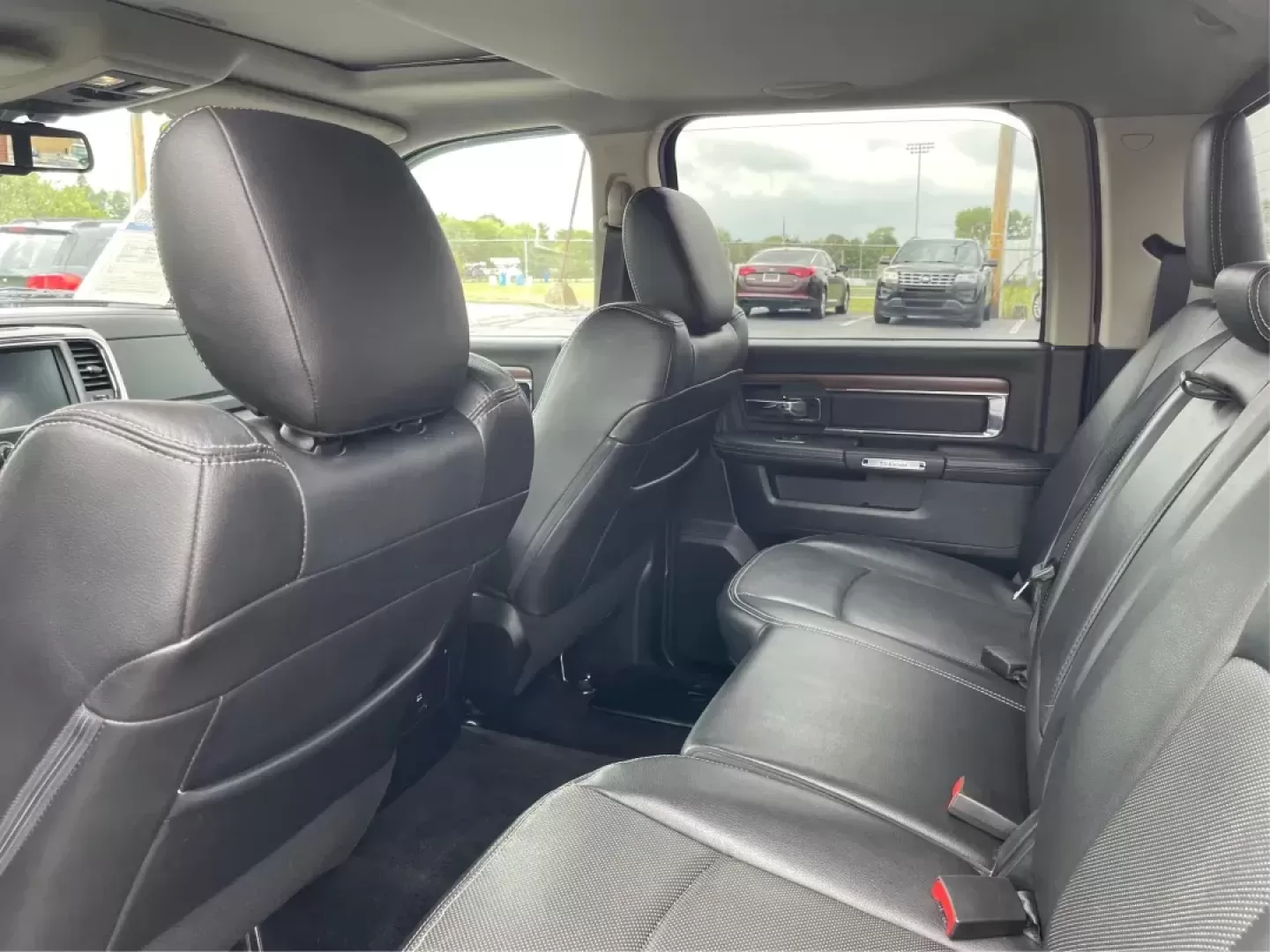 2015 Ram 1500 Laramie Crew Cab SWB 4WD (1C6RR7NT7FS) with an 5.7L V8 OHV 16V engine, 8-Speed Automatic transmission, located at 1230 East Main St, Xenia, OH, 45385, (937) 908-9800, 39.688026, -83.910172 - Photo#10