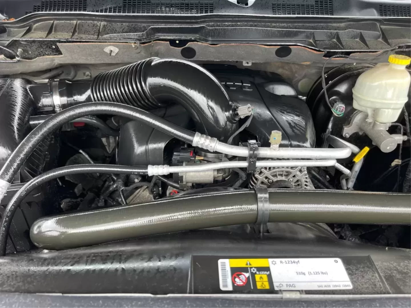 2015 Ram 1500 Laramie Crew Cab SWB 4WD (1C6RR7NT7FS) with an 5.7L V8 OHV 16V engine, 8-Speed Automatic transmission, located at 1230 East Main St, Xenia, OH, 45385, (937) 908-9800, 39.688026, -83.910172 - Photo#11