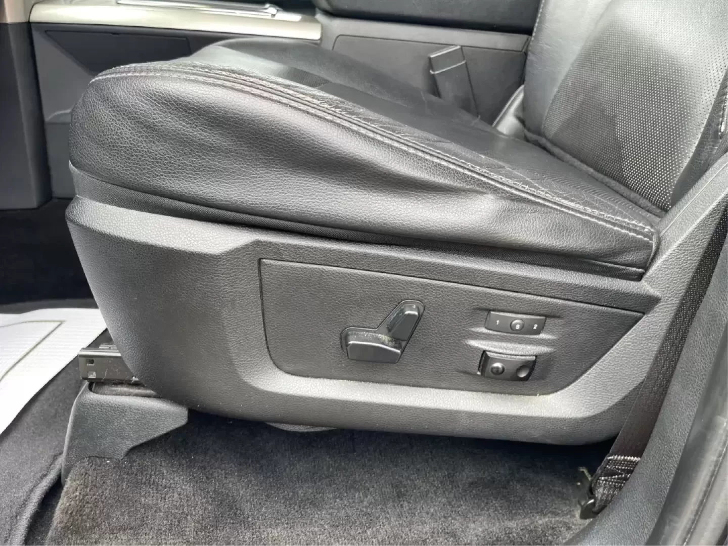 2015 Ram 1500 Laramie Crew Cab SWB 4WD (1C6RR7NT7FS) with an 5.7L V8 OHV 16V engine, 8-Speed Automatic transmission, located at 1230 East Main St, Xenia, OH, 45385, (937) 908-9800, 39.688026, -83.910172 - Photo#18