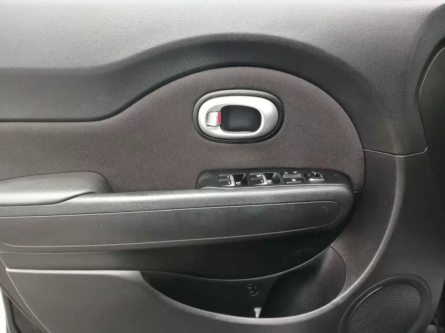 2019 Kia Soul Base 6A (KNDJN2A26K7) with an 1.6L L4 DOHC 16V engine, 6-Speed Automatic transmission, located at 4508 South Dixie Dr, Moraine, OH, 45439, (937) 908-9800, 39.689976, -84.218452 - Photo#18
