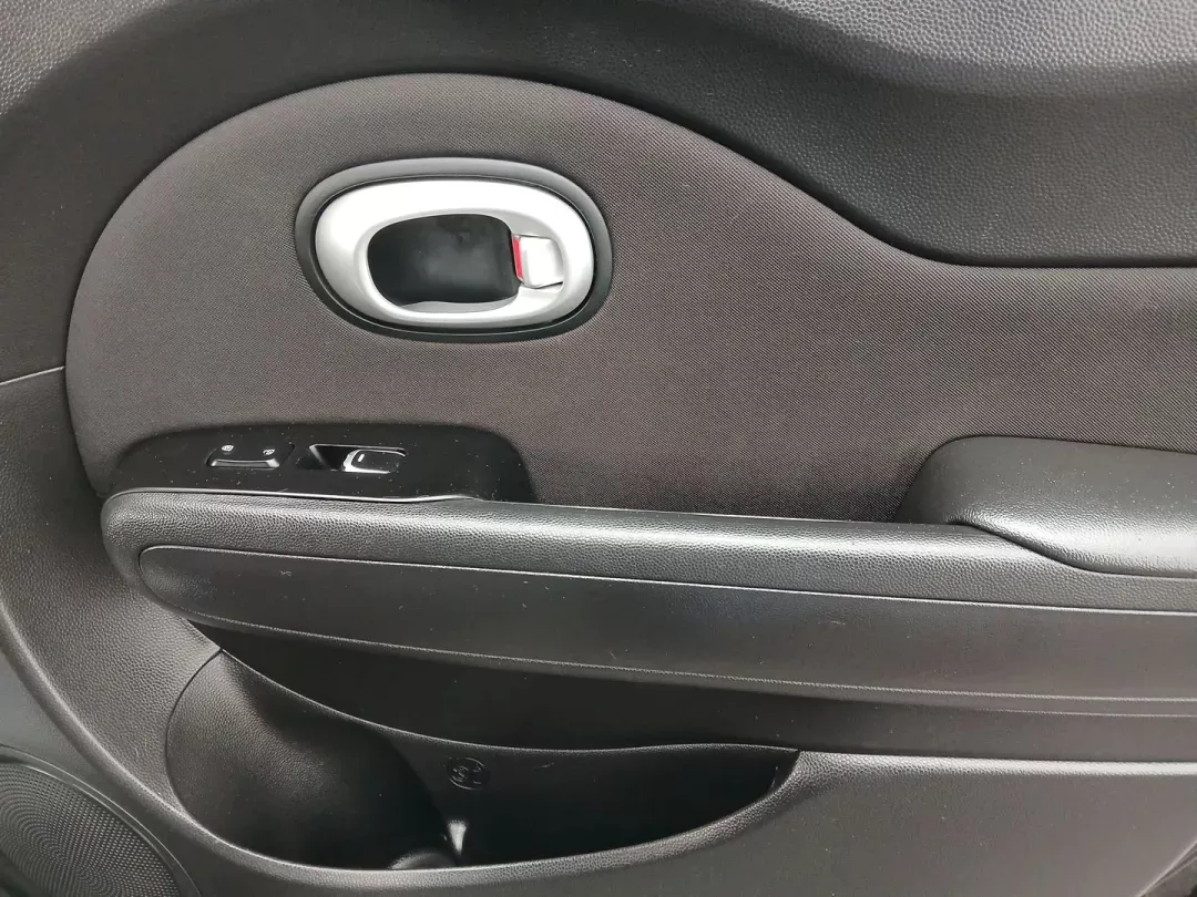 2019 Kia Soul Base 6A (KNDJN2A26K7) with an 1.6L L4 DOHC 16V engine, 6-Speed Automatic transmission, located at 4508 South Dixie Dr, Moraine, OH, 45439, (937) 908-9800, 39.689976, -84.218452 - One Owner - Photo#19