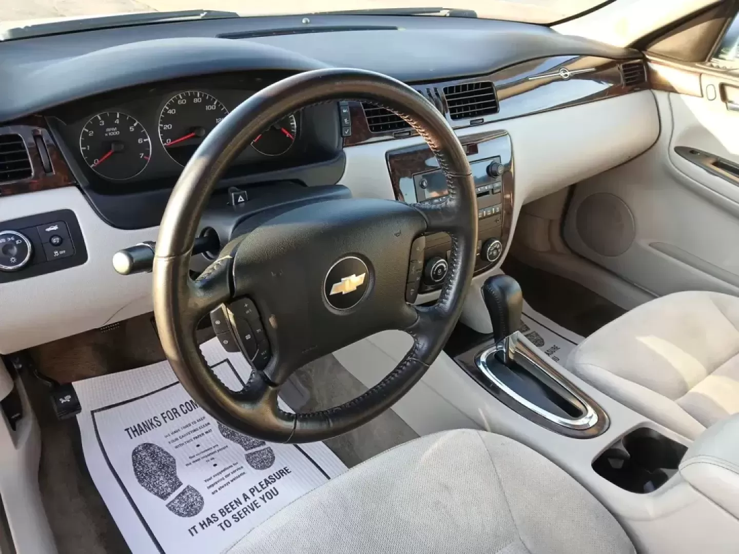 2014 Chevrolet Impala Limited LT (2G1WB5E3XE1) with an 3.6L V6 DOHC 16V FFV engine, 6-Speed Automatic transmission, located at 8750 N County Rd 25A, Piqua, OH, 45356, (937) 908-9800, 40.164391, -84.232513 - Photo#9