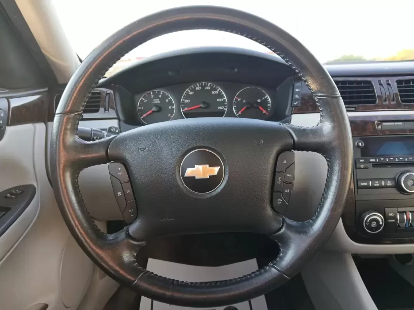 2014 Chevrolet Impala Limited LT (2G1WB5E3XE1) with an 3.6L V6 DOHC 16V FFV engine, 6-Speed Automatic transmission, located at 8750 N County Rd 25A, Piqua, OH, 45356, (937) 908-9800, 40.164391, -84.232513 - Photo#16