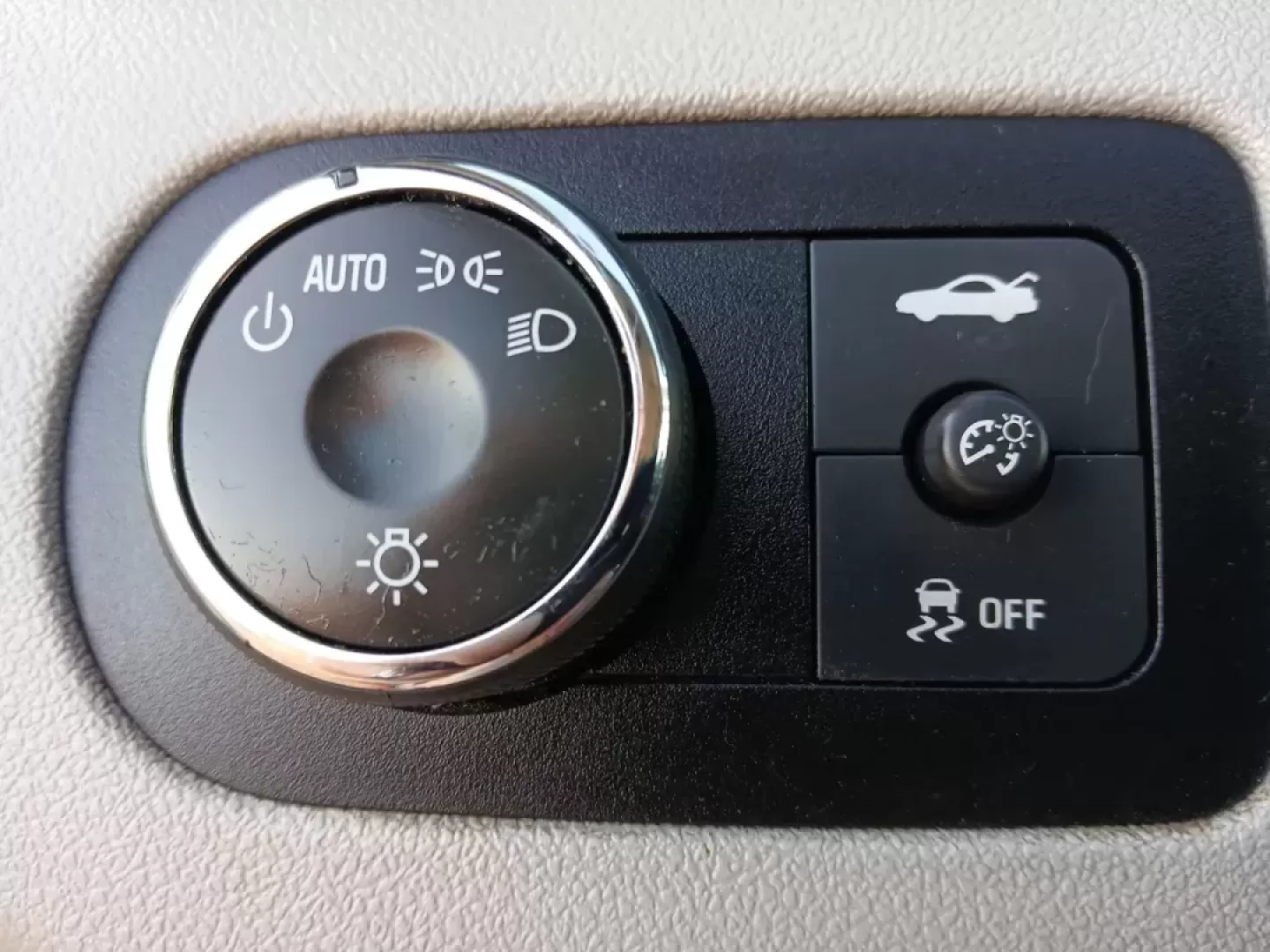 2014 Chevrolet Impala Limited LT (2G1WB5E3XE1) with an 3.6L V6 DOHC 16V FFV engine, 6-Speed Automatic transmission, located at 8750 N County Rd 25A, Piqua, OH, 45356, (937) 908-9800, 40.164391, -84.232513 - Photo#17