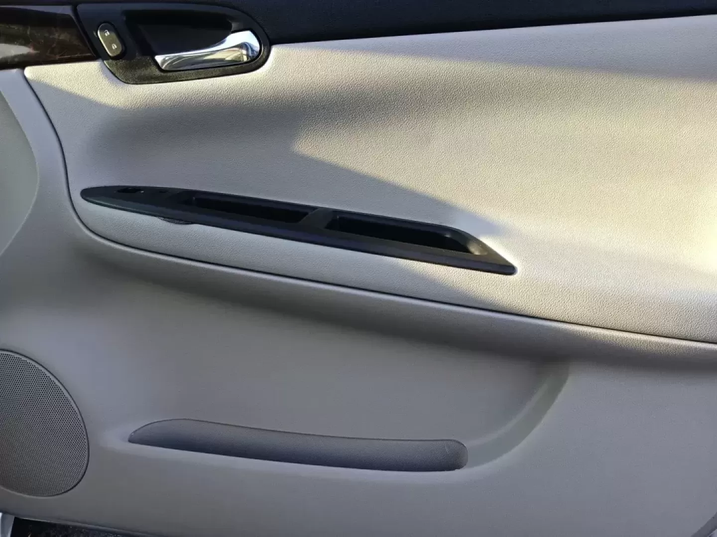 2014 Chevrolet Impala Limited LT (2G1WB5E3XE1) with an 3.6L V6 DOHC 16V FFV engine, 6-Speed Automatic transmission, located at 8750 N County Rd 25A, Piqua, OH, 45356, (937) 908-9800, 40.164391, -84.232513 - Photo#19