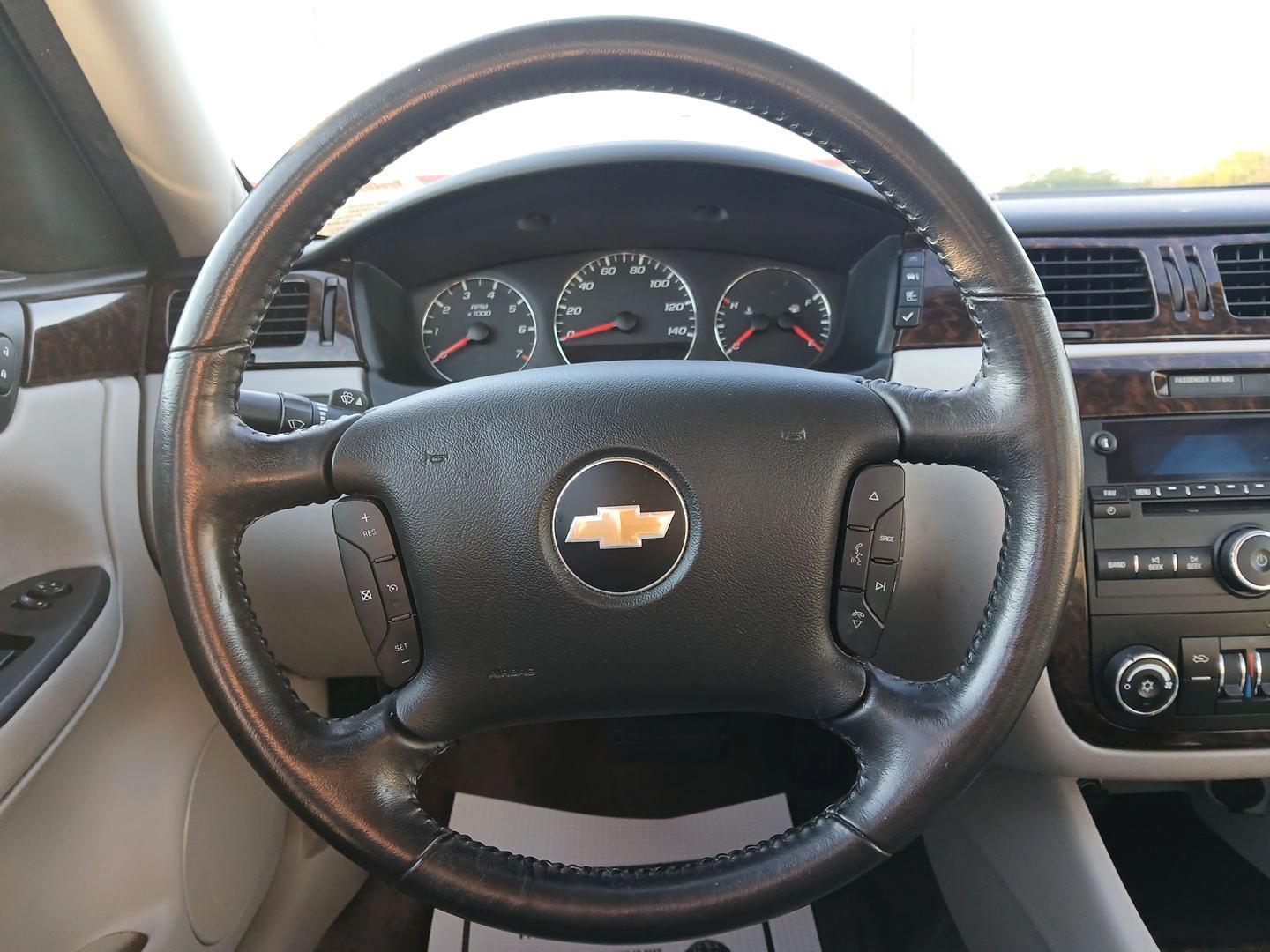 2014 Chevrolet Impala Limited LT (2G1WB5E3XE1) with an 3.6L V6 DOHC 16V FFV engine, 6-Speed Automatic transmission, located at 1184 Kauffman Ave, Fairborn, OH, 45324, (937) 908-9800, 39.807072, -84.030914 - 2014 Chevrolet Impala Limited LT - Photo#15