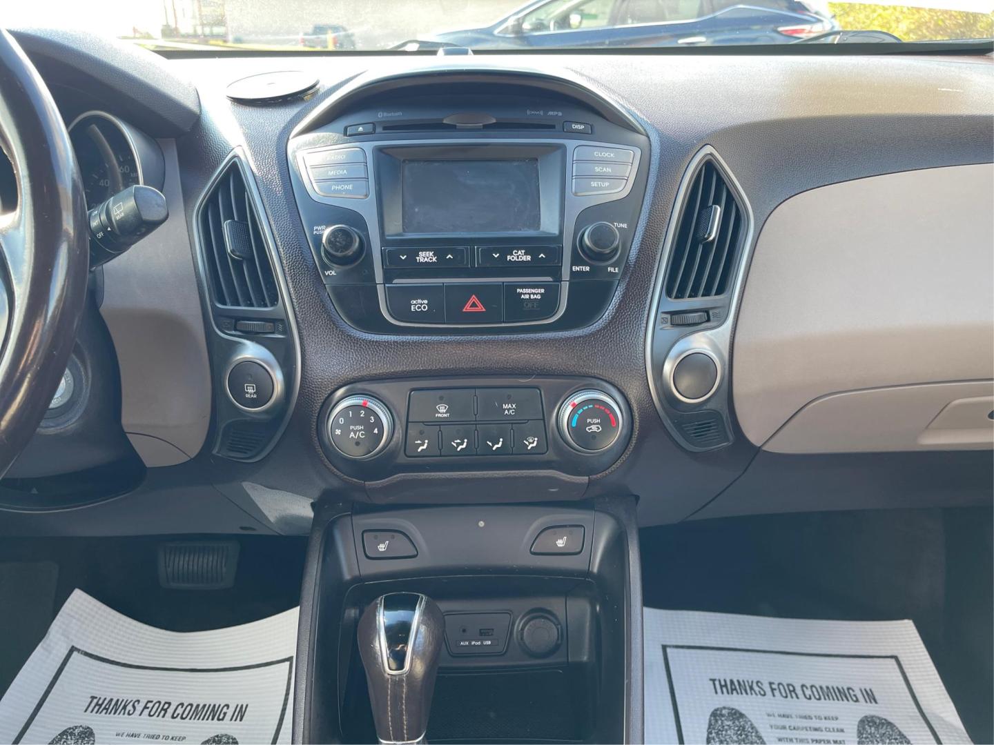 2015 Hyundai Tucson GLS AWD (KM8JUCAG7FU) with an 2.4L L4 DOHC 16V engine, 6-Speed Automatic transmission, located at 1230 East Main St, Xenia, OH, 45385, (937) 908-9800, 39.688026, -83.910172 - Photo#12