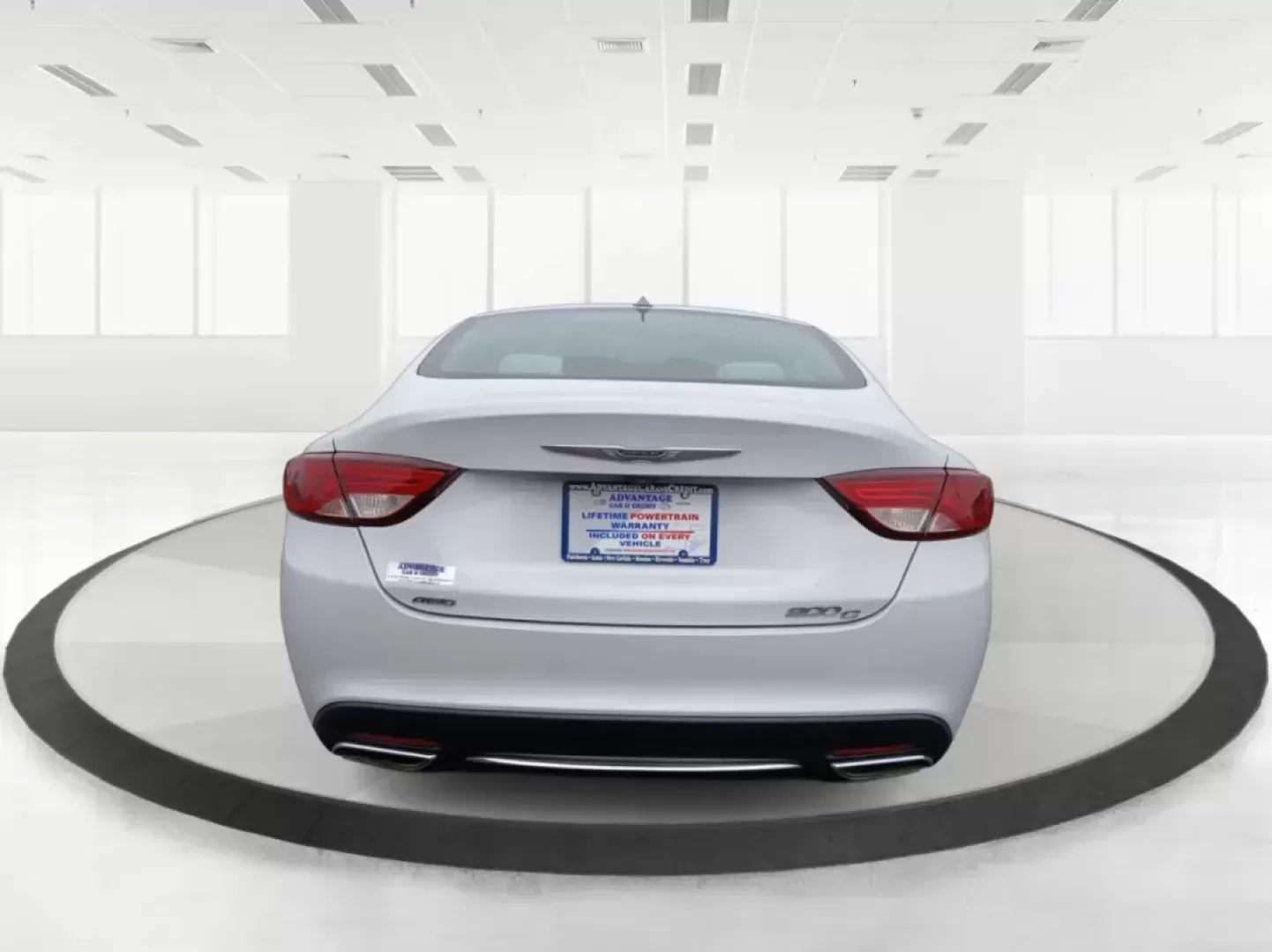 2015 Chrysler 200 C AWD (1C3CCCEG3FN) with an 3.6L V6 DOHC 24V FFV engine, 9-Speed Automatic transmission, located at 4508 South Dixie Dr, Moraine, OH, 45439, (937) 908-9800, 39.689976, -84.218452 - 2015 Chrysler 200 C AWD - Photo#3