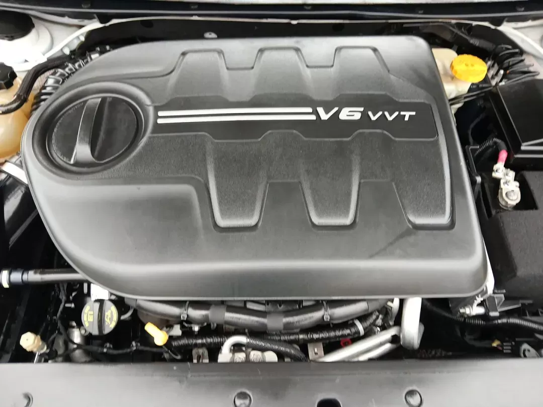 2015 Chrysler 200 C AWD (1C3CCCEG3FN) with an 3.6L V6 DOHC 24V FFV engine, 9-Speed Automatic transmission, located at 4508 South Dixie Dr, Moraine, OH, 45439, (937) 908-9800, 39.689976, -84.218452 - 2015 Chrysler 200 C AWD - Photo#10