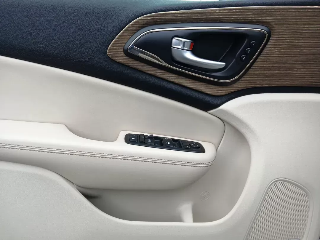 2015 Chrysler 200 C AWD (1C3CCCEG3FN) with an 3.6L V6 DOHC 24V FFV engine, 9-Speed Automatic transmission, located at 4508 South Dixie Dr, Moraine, OH, 45439, (937) 908-9800, 39.689976, -84.218452 - 2015 Chrysler 200 C AWD - Photo#18