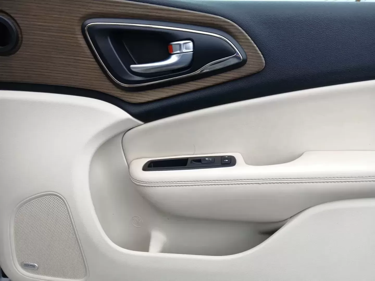 2015 Chrysler 200 C AWD (1C3CCCEG3FN) with an 3.6L V6 DOHC 24V FFV engine, 9-Speed Automatic transmission, located at 4508 South Dixie Dr, Moraine, OH, 45439, (937) 908-9800, 39.689976, -84.218452 - 2015 Chrysler 200 C AWD - Photo#19