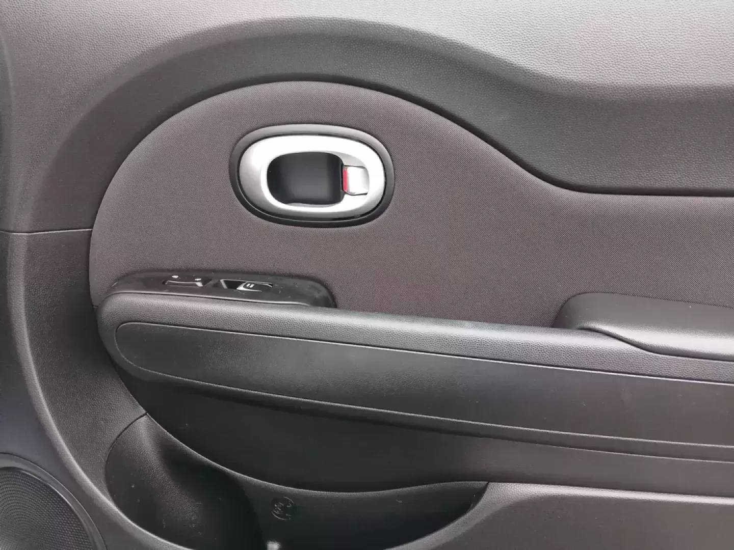 2019 Kia Soul + (KNDJP3A59K7) with an 2.0L L4 DOHC 16V engine, 6-Speed Automatic transmission, located at 401 Woodman Dr, Riverside, OH, 45431, (937) 908-9800, 39.760899, -84.123421 - 2019 Kia Soul + - Photo#17