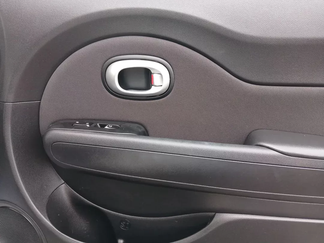 2019 Kia Soul + (KNDJP3A59K7) with an 2.0L L4 DOHC 16V engine, 6-Speed Automatic transmission, located at 401 Woodman Dr, Riverside, OH, 45431, (937) 908-9800, 39.760899, -84.123421 - 2019 Kia Soul + - Photo#18