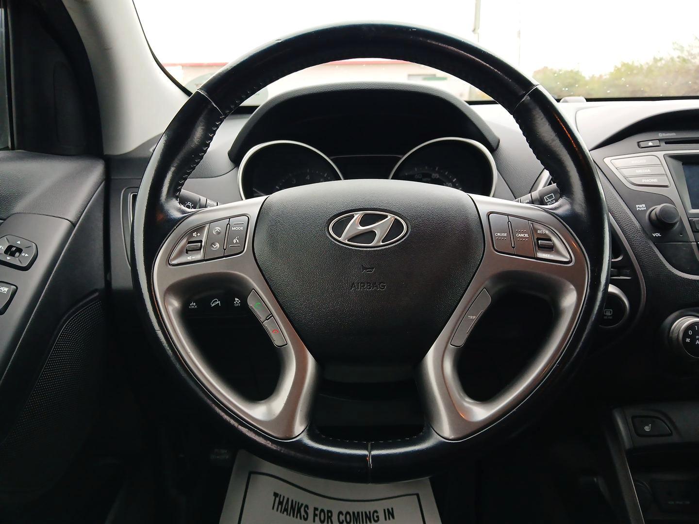 2014 Hyundai Tucson GLS AWD (KM8JUCAGXEU) with an 2.4L L4 DOHC 16V engine, 6-Speed Automatic transmission, located at 880 E. National Road, Vandalia, OH, 45377, (937) 908-9800, 39.891918, -84.183594 - 2014 Hyundai Tucson GLS AWD - Photo#15