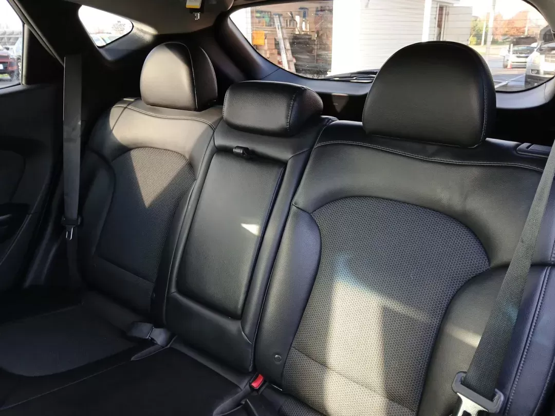 2014 Hyundai Tucson GLS AWD (KM8JUCAG3EU) with an 2.4L L4 DOHC 16V engine, 6-Speed Automatic transmission, located at 1951 S Dayton Lakeview Rd., New Carlisle, OH, 45344, (937) 908-9800, 39.890999, -84.050255 - 2014 Hyundai Tucson GLS AWD - Photo#9