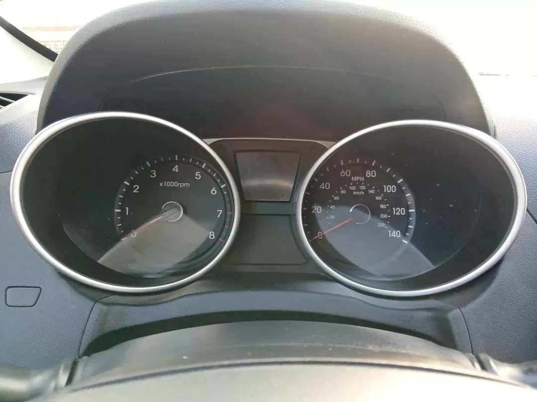 2014 Hyundai Tucson GLS AWD (KM8JUCAG3EU) with an 2.4L L4 DOHC 16V engine, 6-Speed Automatic transmission, located at 1951 S Dayton Lakeview Rd., New Carlisle, OH, 45344, (937) 908-9800, 39.890999, -84.050255 - 2014 Hyundai Tucson GLS AWD - Photo#14