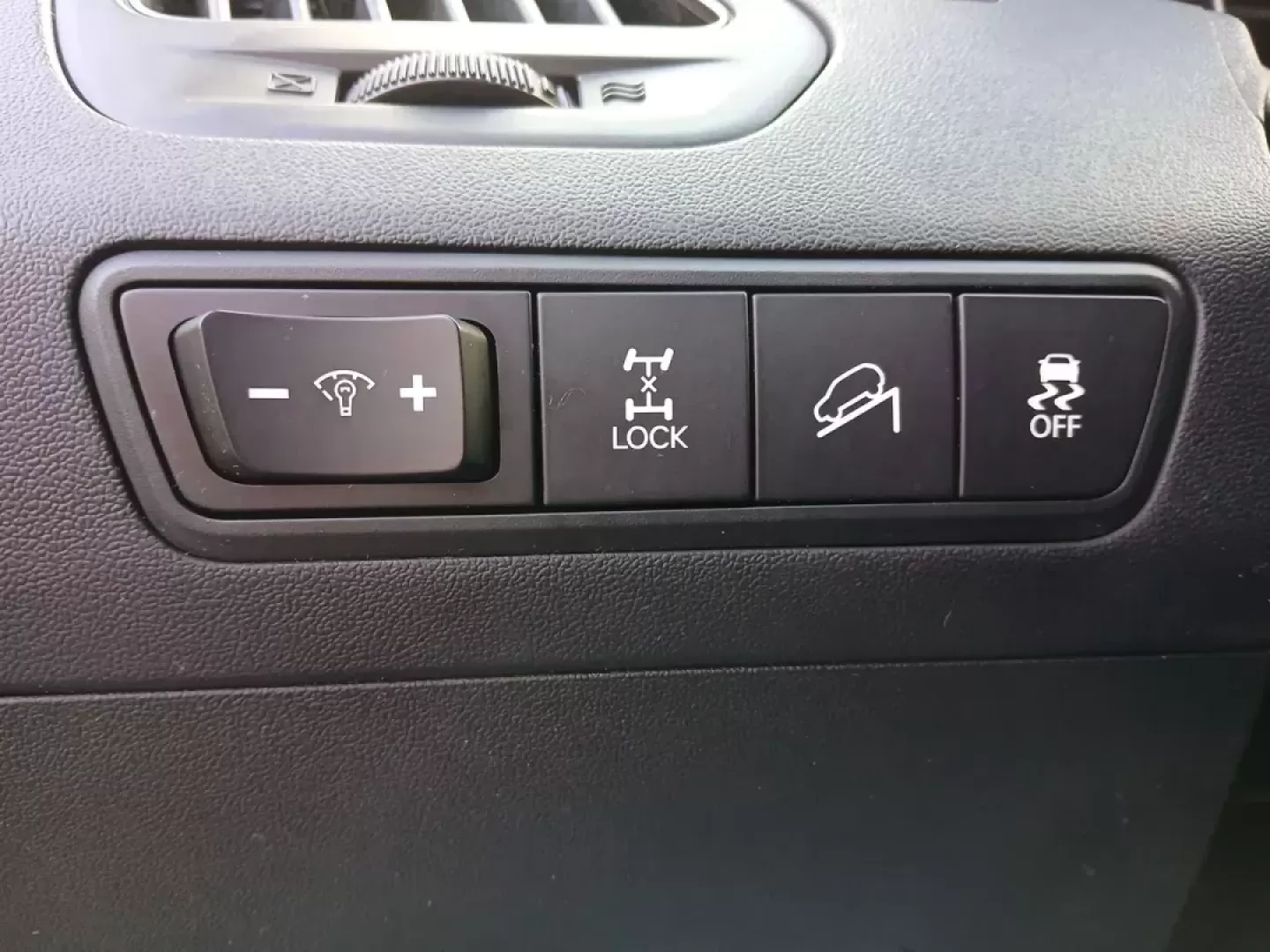 2014 Hyundai Tucson GLS AWD (KM8JUCAG3EU) with an 2.4L L4 DOHC 16V engine, 6-Speed Automatic transmission, located at 1951 S Dayton Lakeview Rd., New Carlisle, OH, 45344, (937) 908-9800, 39.890999, -84.050255 - Photo#16