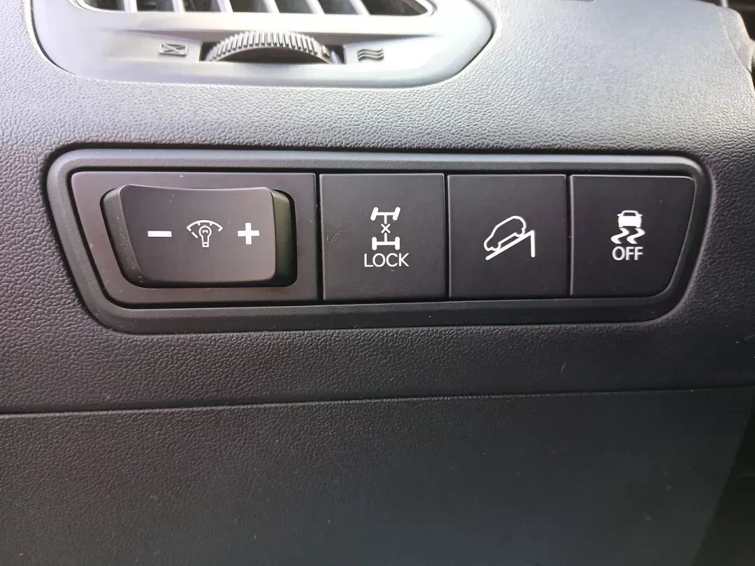 2014 Hyundai Tucson GLS AWD (KM8JUCAG3EU) with an 2.4L L4 DOHC 16V engine, 6-Speed Automatic transmission, located at 1951 S Dayton Lakeview Rd., New Carlisle, OH, 45344, (937) 908-9800, 39.890999, -84.050255 - 2014 Hyundai Tucson GLS AWD - Photo#16
