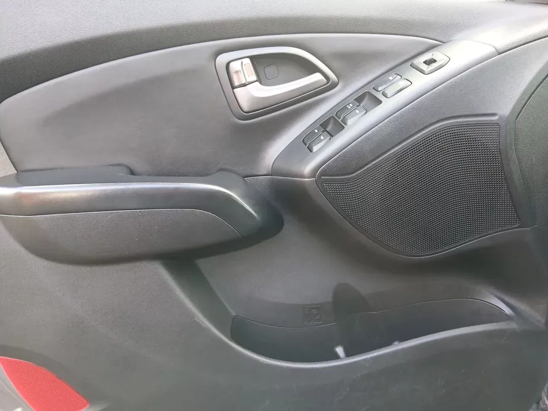 2014 Hyundai Tucson GLS AWD (KM8JUCAG3EU) with an 2.4L L4 DOHC 16V engine, 6-Speed Automatic transmission, located at 1951 S Dayton Lakeview Rd., New Carlisle, OH, 45344, (937) 908-9800, 39.890999, -84.050255 - 2014 Hyundai Tucson GLS AWD - Photo#18