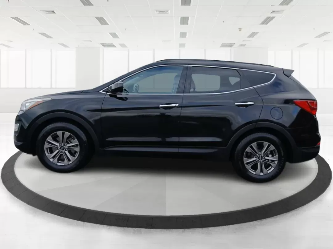 2016 Hyundai Santa Fe Sport 2.4 FWD (5XYZU3LB8GG) with an 2.4L L4 DOHC 16V engine, 6-Speed Automatic transmission, located at 1230 East Main St, Xenia, OH, 45385, (937) 908-9800, 39.688026, -83.910172 - 2016 Hyundai Santa Fe Sport 2.4 FWD - Photo#5