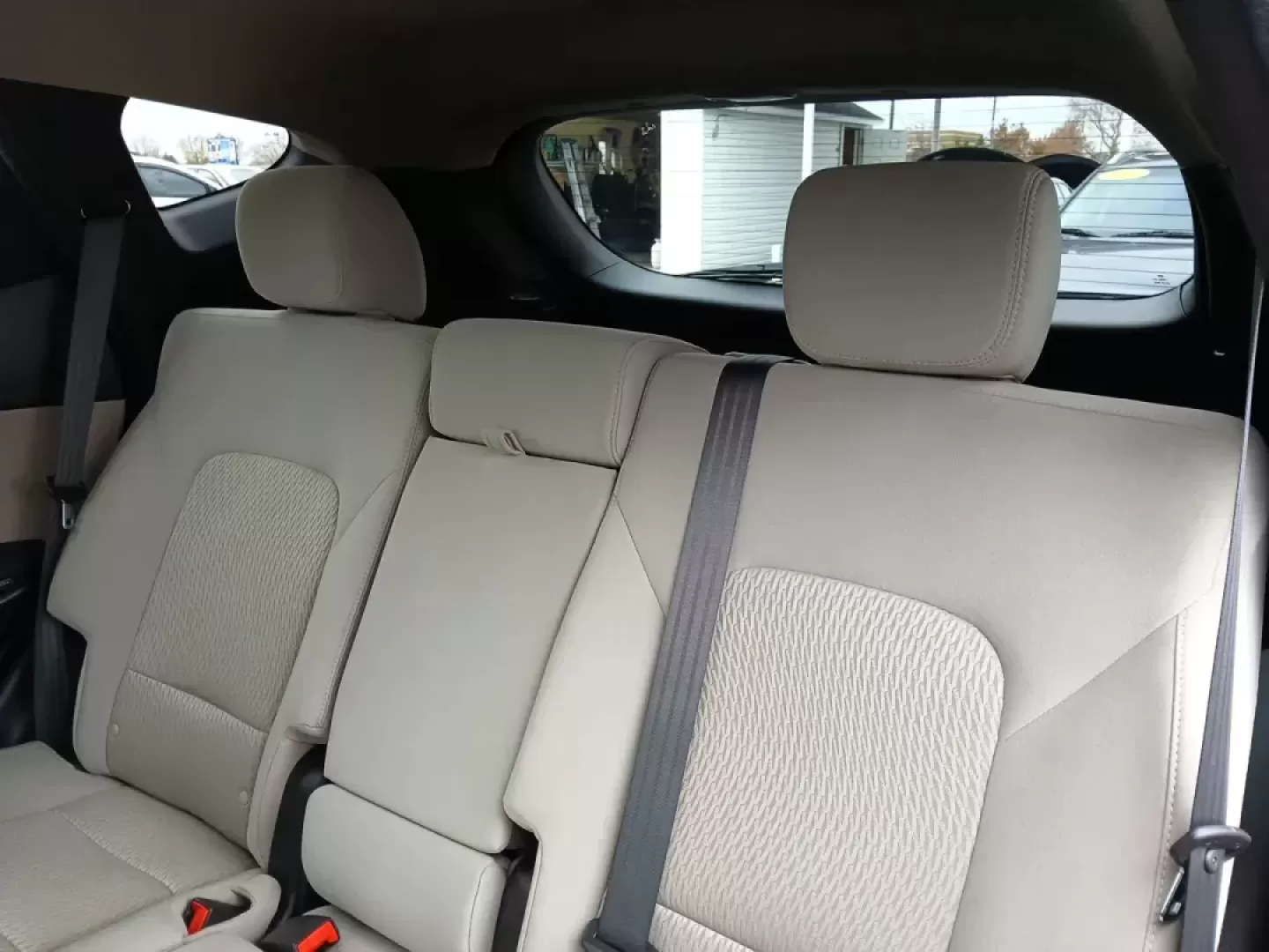 2016 Hyundai Santa Fe Sport 2.4 FWD (5XYZU3LB8GG) with an 2.4L L4 DOHC 16V engine, 6-Speed Automatic transmission, located at 1230 East Main St, Xenia, OH, 45385, (937) 908-9800, 39.688026, -83.910172 - 2016 Hyundai Santa Fe Sport 2.4 FWD - Photo#9