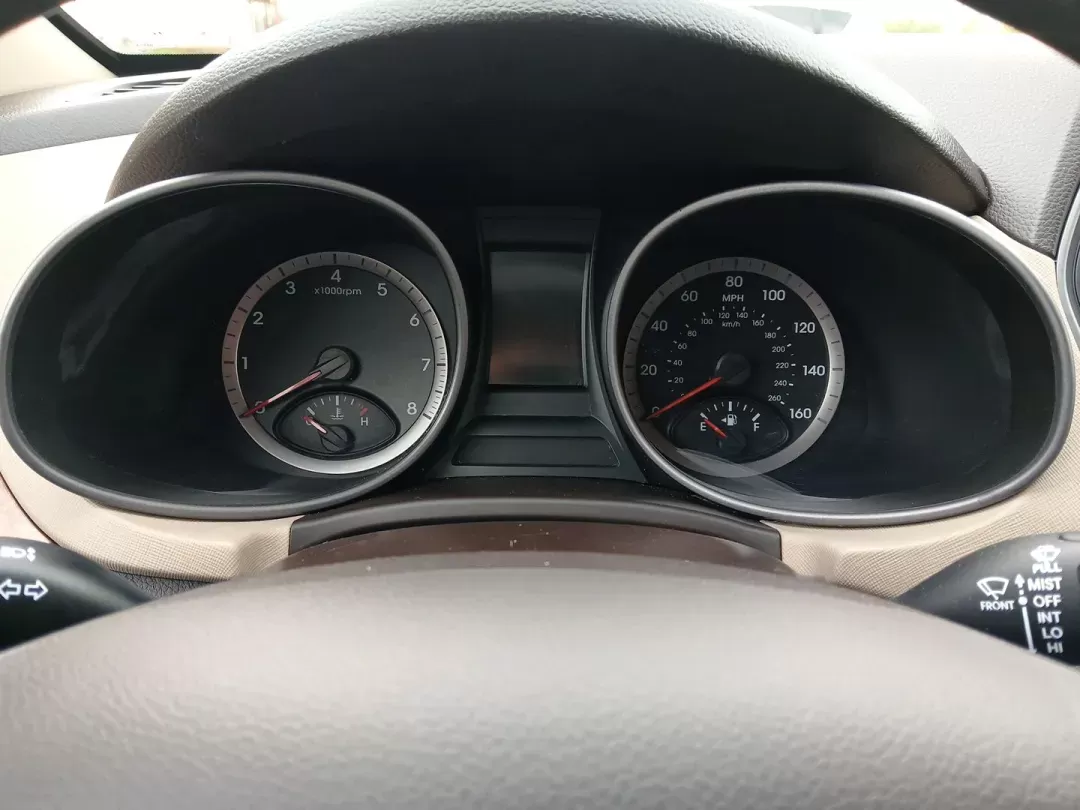 2016 Hyundai Santa Fe Sport 2.4 FWD (5XYZU3LB8GG) with an 2.4L L4 DOHC 16V engine, 6-Speed Automatic transmission, located at 1230 East Main St, Xenia, OH, 45385, (937) 908-9800, 39.688026, -83.910172 - 2016 Hyundai Santa Fe Sport 2.4 FWD - Photo#14