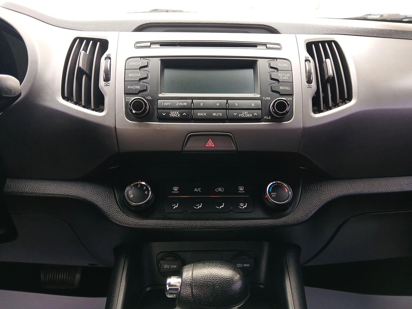 2015 Kia Sportage LX FWD (KNDPB3AC9F7) with an 2.4L V6 DOHC 24V engine, 6-Speed Automatic transmission, located at 880 E. National Road, Vandalia, OH, 45377, (937) 908-9800, 39.891918, -84.183594 - Photo#11