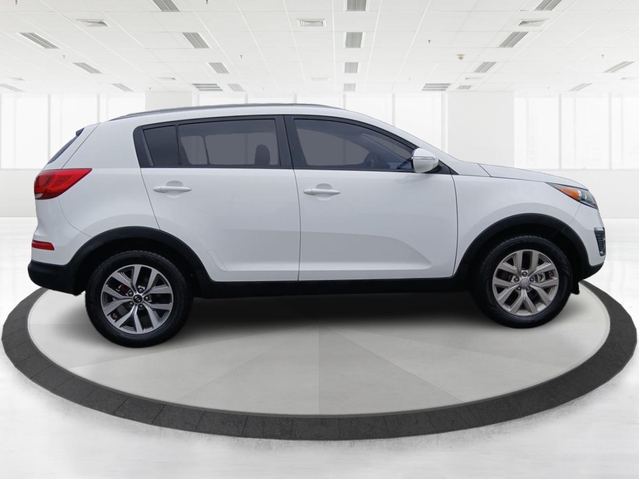 2015 Kia Sportage LX FWD (KNDPB3AC9F7) with an 2.4L V6 DOHC 24V engine, 6-Speed Automatic transmission, located at 880 E. National Road, Vandalia, OH, 45377, (937) 908-9800, 39.891918, -84.183594 - Photo#1