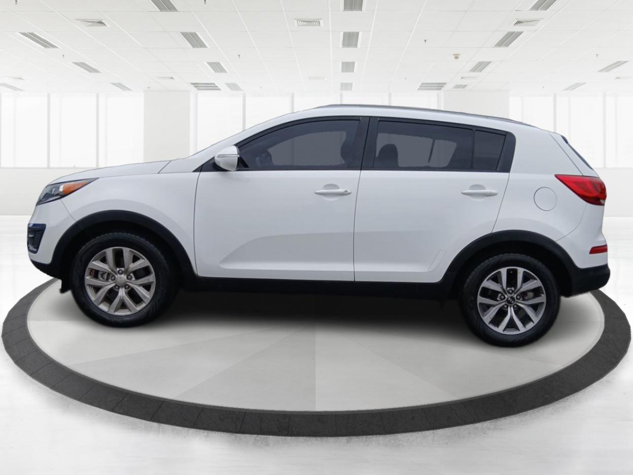 2015 Kia Sportage LX FWD (KNDPB3AC9F7) with an 2.4L V6 DOHC 24V engine, 6-Speed Automatic transmission, located at 880 E. National Road, Vandalia, OH, 45377, (937) 908-9800, 39.891918, -84.183594 - Photo#4
