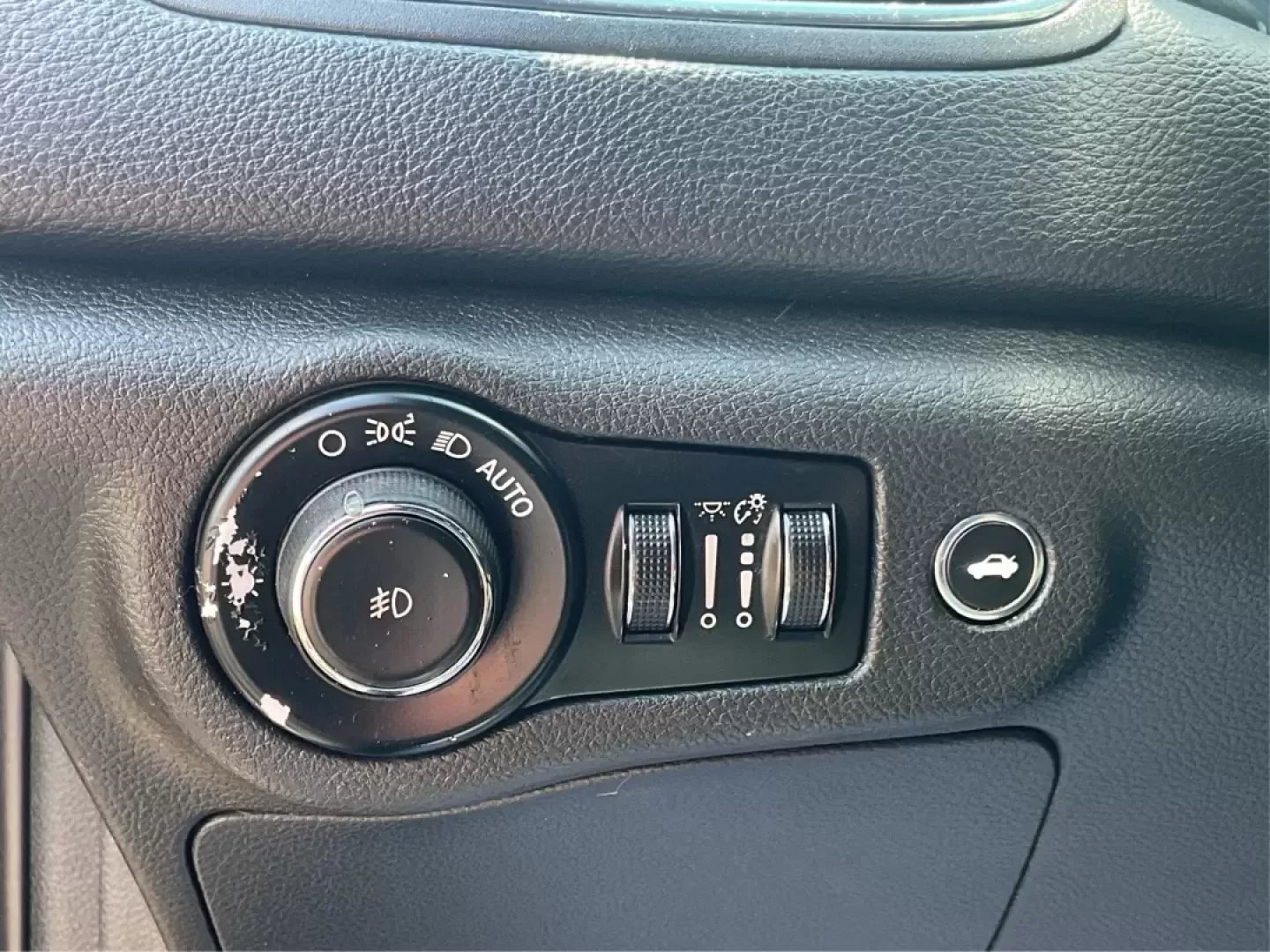 2015 Chrysler 200 S (1C3CCCBB2FN) with an Other engine, located at 880 E. National Road, Vandalia, OH, 45377, (937) 908-9800, 39.891918, -84.183594 - Discover the perfect blend of style, comfort, and reliability with this 2015 Chrysler 200 S, available now at Advantage Car and Credit in Fairborn, OH. Whether you're commuting to work, running errands, or embarking on weekend adventures, this sedan is designed to meet the needs of your active lifes - Photo#17