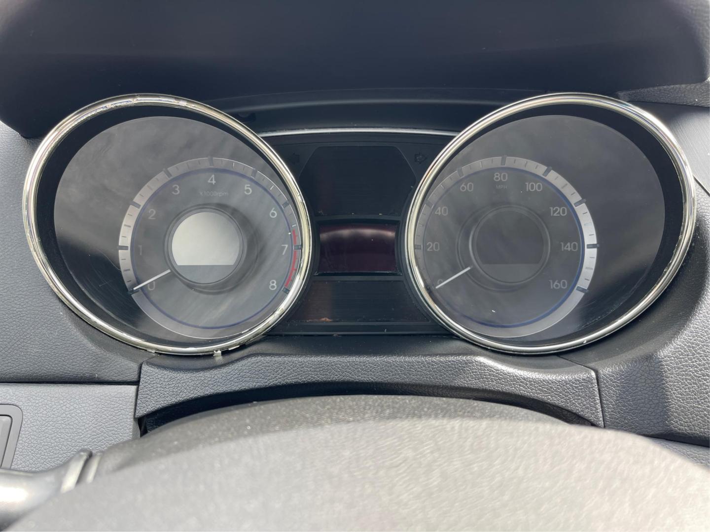 2011 Hyundai Sonata GLS Auto (5NPEB4AC5BH) with an 2.4L L4 DOHC 16V engine, 6-Speed Automatic transmission, located at 8750 N County Rd 25A, Piqua, OH, 45356, (937) 908-9800, 40.164391, -84.232513 - Photo#14