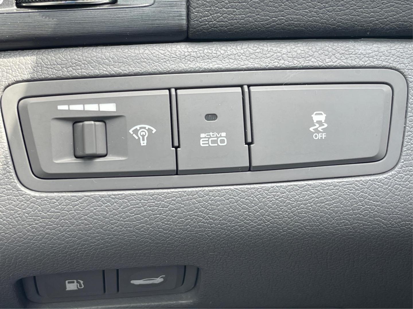 2011 Hyundai Sonata GLS Auto (5NPEB4AC5BH) with an 2.4L L4 DOHC 16V engine, 6-Speed Automatic transmission, located at 8750 N County Rd 25A, Piqua, OH, 45356, (937) 908-9800, 40.164391, -84.232513 - Photo#16