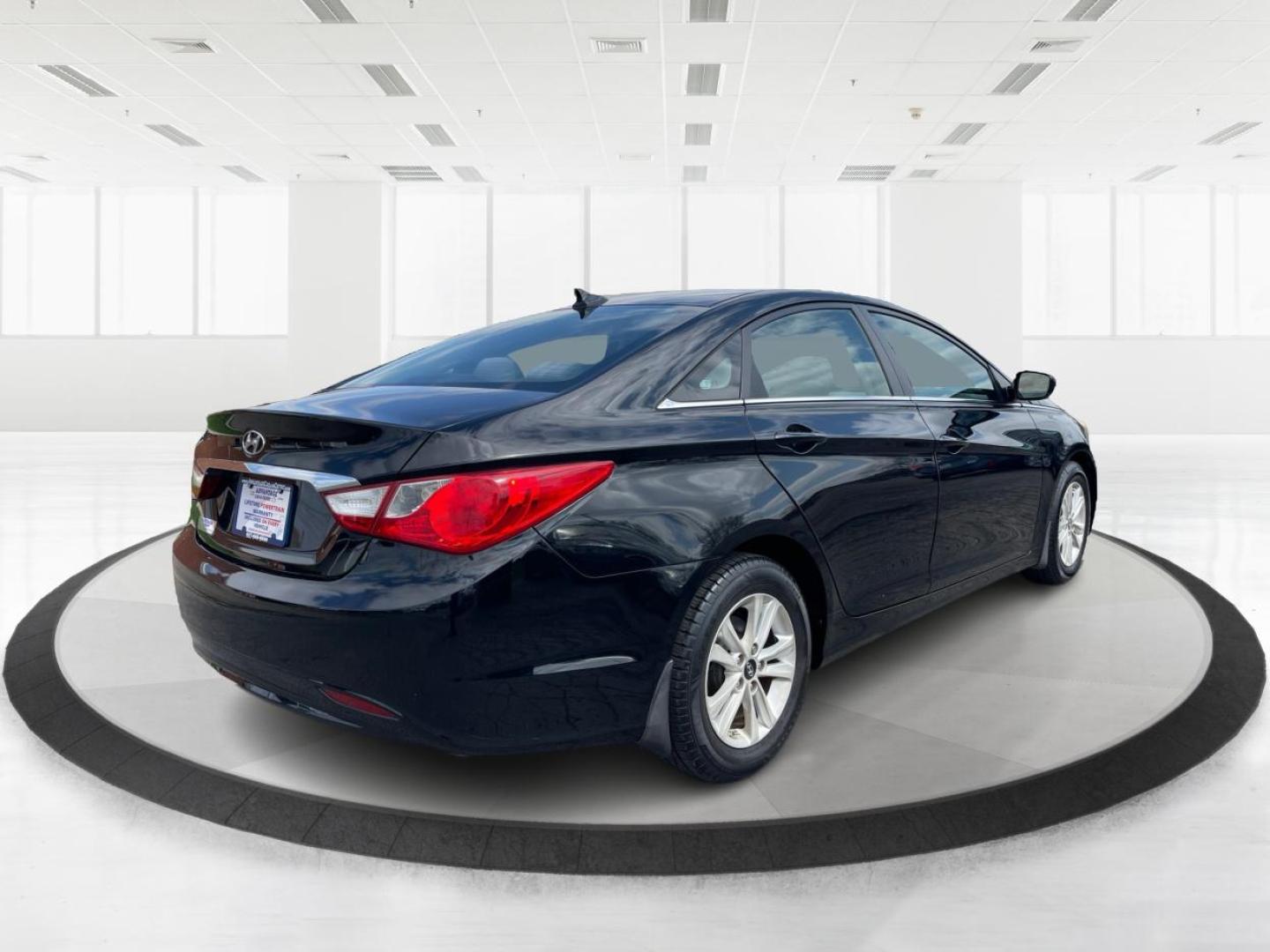 2011 Hyundai Sonata GLS Auto (5NPEB4AC5BH) with an 2.4L L4 DOHC 16V engine, 6-Speed Automatic transmission, located at 8750 N County Rd 25A, Piqua, OH, 45356, (937) 908-9800, 40.164391, -84.232513 - Photo#2