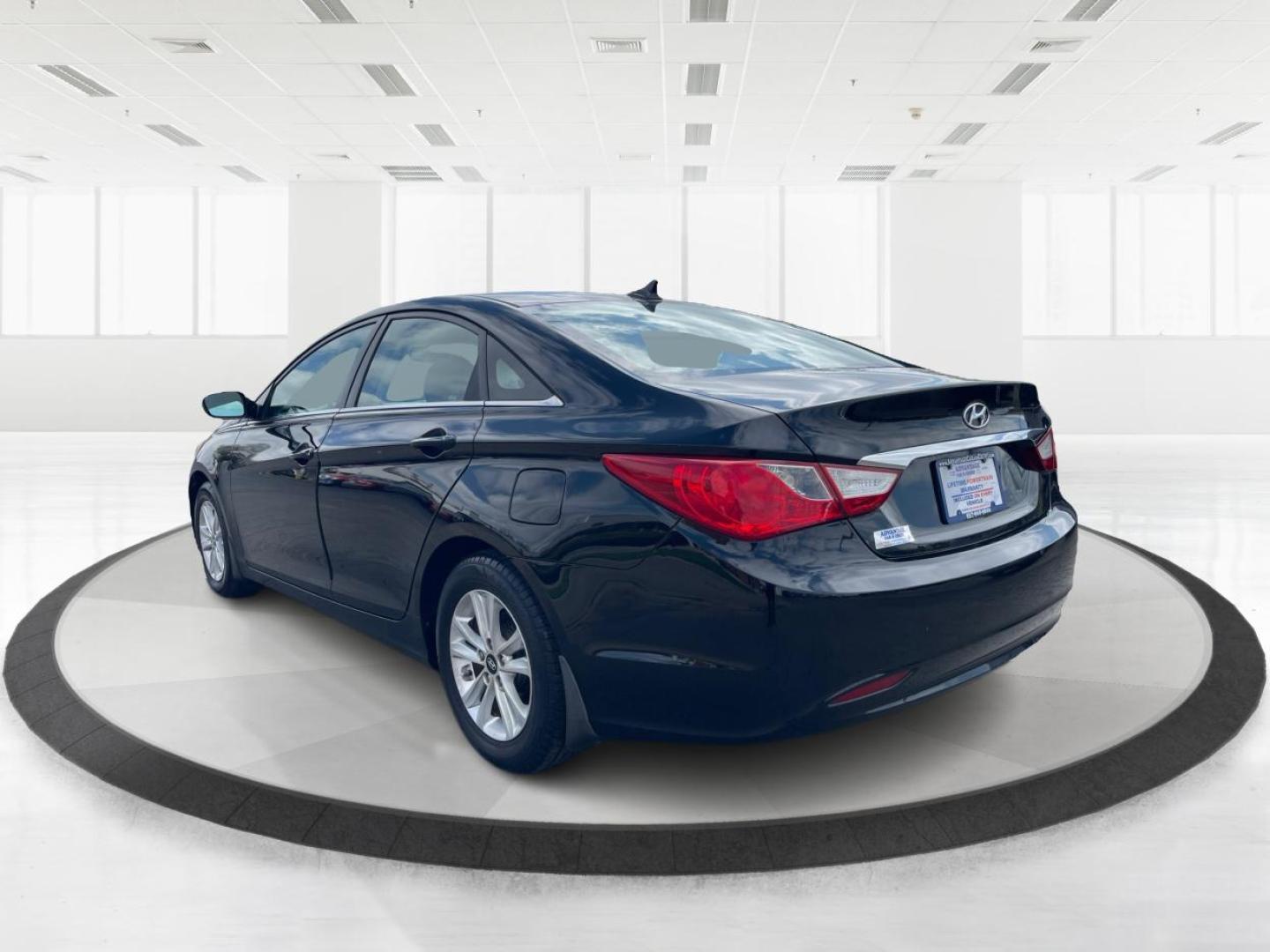 2011 Hyundai Sonata GLS Auto (5NPEB4AC5BH) with an 2.4L L4 DOHC 16V engine, 6-Speed Automatic transmission, located at 8750 N County Rd 25A, Piqua, OH, 45356, (937) 908-9800, 40.164391, -84.232513 - Photo#4