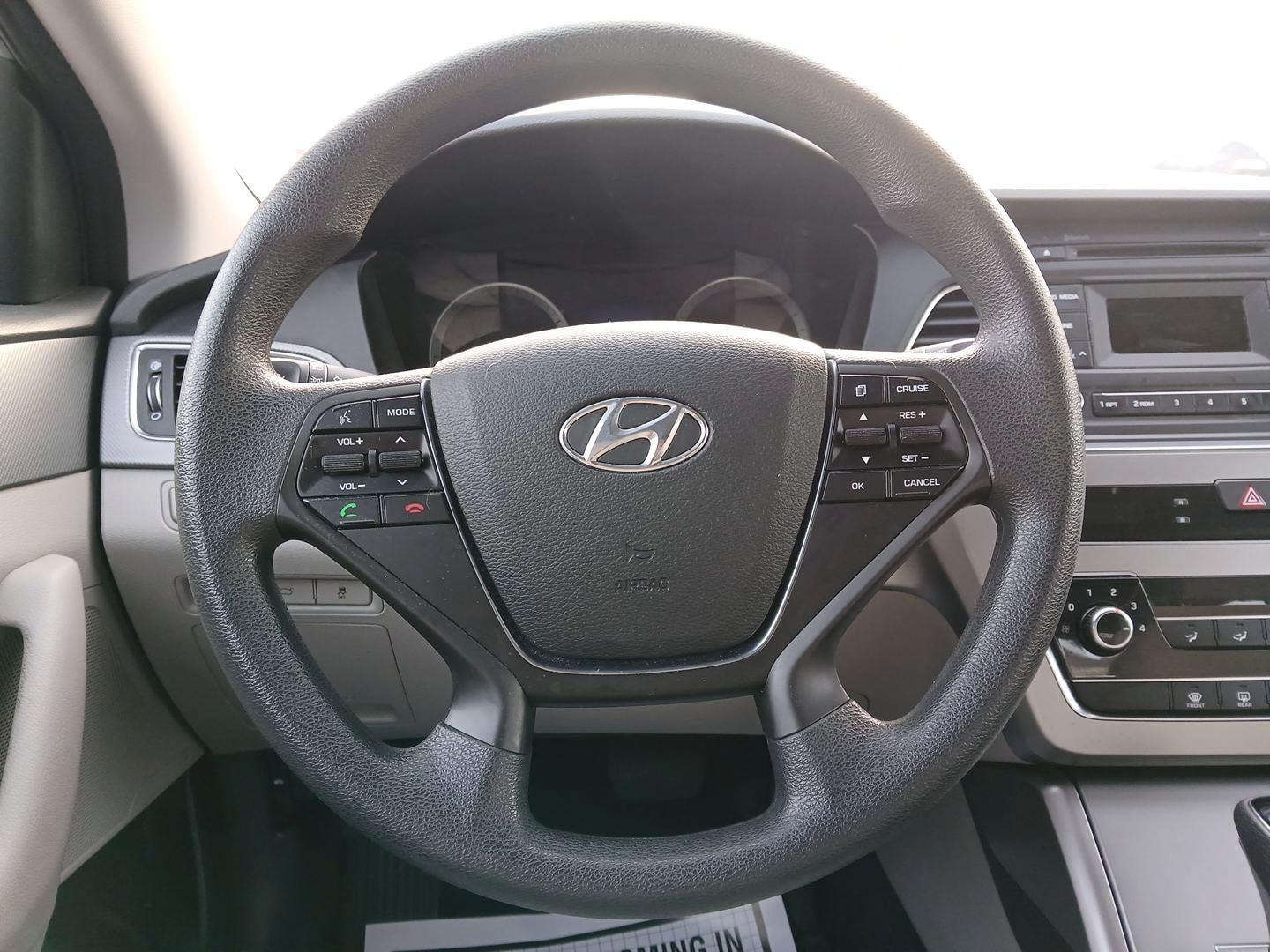 2015 Hyundai Sonata SE (5NPE24AF0FH) with an 2.4L L4 DOHC 16V engine, 7-Speed Automatic transmission, located at 401 Woodman Dr, Riverside, OH, 45431, (937) 908-9800, 39.760899, -84.123421 - 2015 Hyundai Sonata SE - Photo#15