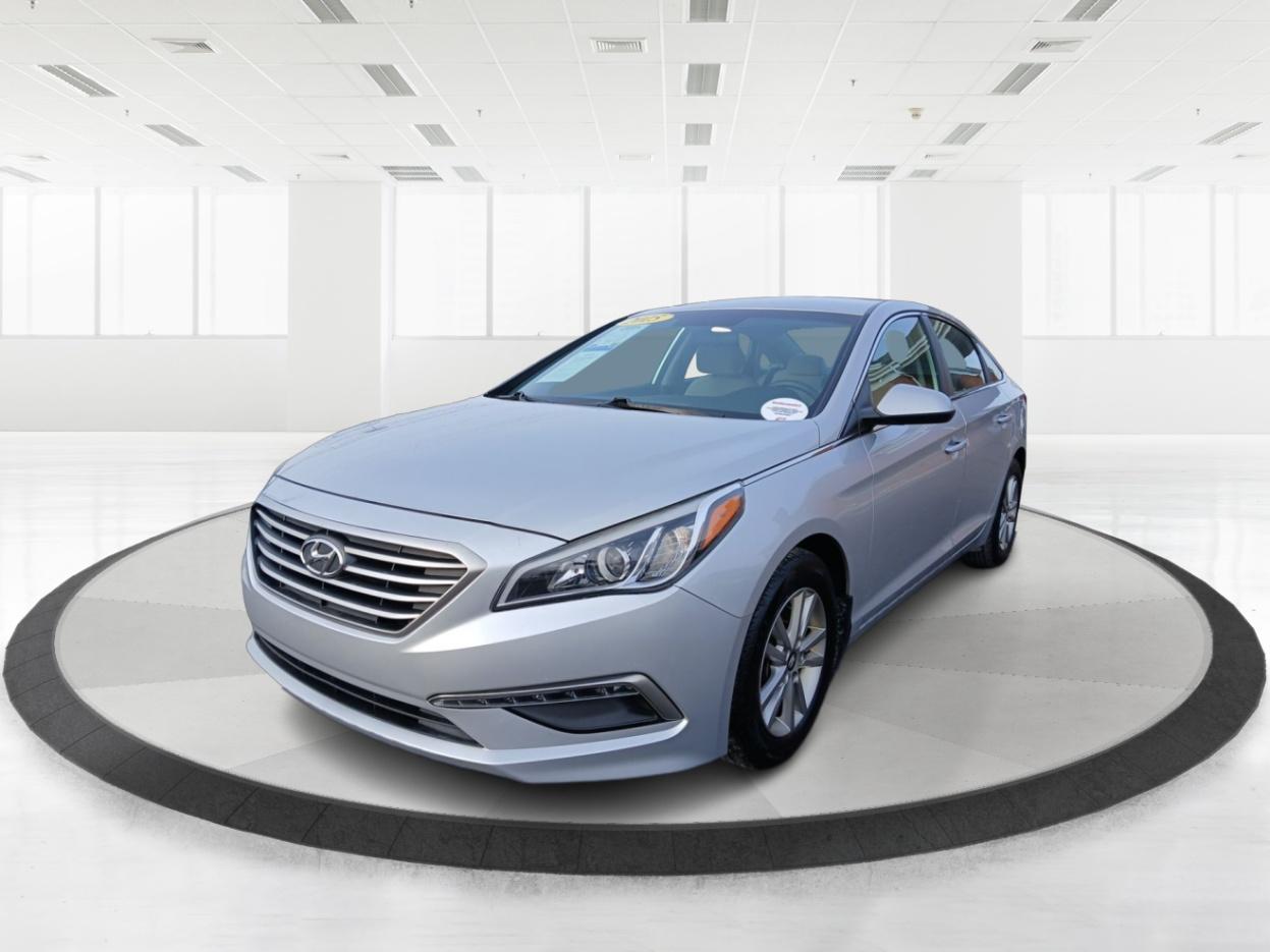 2015 Hyundai Sonata SE (5NPE24AF0FH) with an 2.4L L4 DOHC 16V engine, 7-Speed Automatic transmission, located at 401 Woodman Dr, Riverside, OH, 45431, (937) 908-9800, 39.760899, -84.123421 - 2015 Hyundai Sonata SE - Photo#7