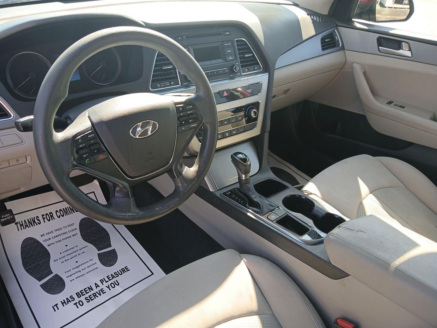 2015 Hyundai Sonata SE (5NPE24AF7FH) with an 2.4L L4 DOHC 16V engine, 7-Speed Automatic transmission, located at 880 E. National Road, Vandalia, OH, 45377, (937) 908-9800, 39.891918, -84.183594 - 2015 Hyundai Sonata SE - Photo#8